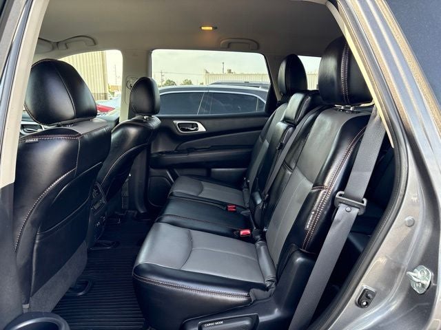 2019 Nissan Pathfinder — detail view
